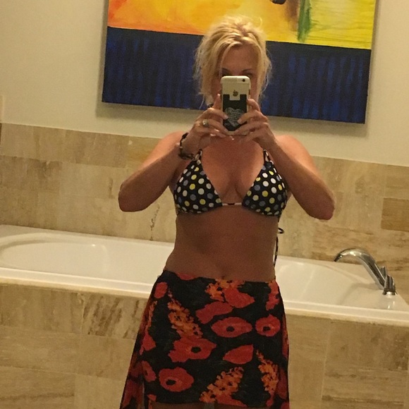 Swimsuit wrap - Picture 3 of 7